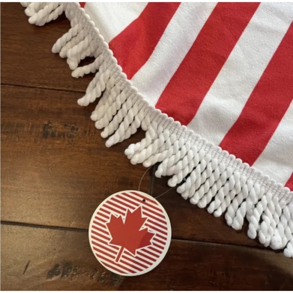 Round Canadiana beach towel with fringe - Picture 3 of 6